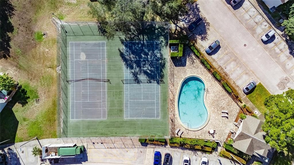 For Sale: $195,000 (2 beds, 1 baths, 896 Square Feet)