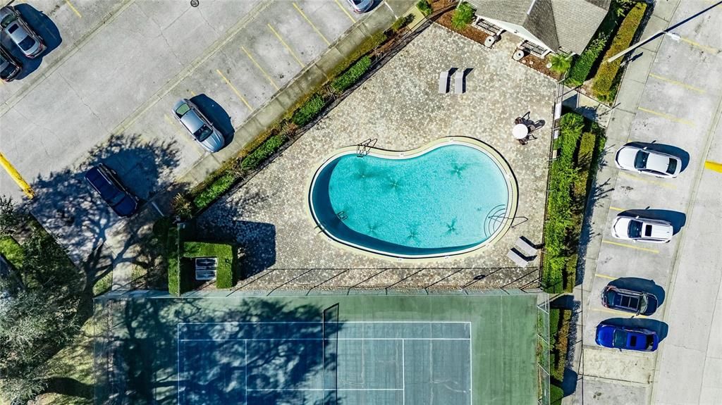 For Sale: $195,000 (2 beds, 1 baths, 896 Square Feet)