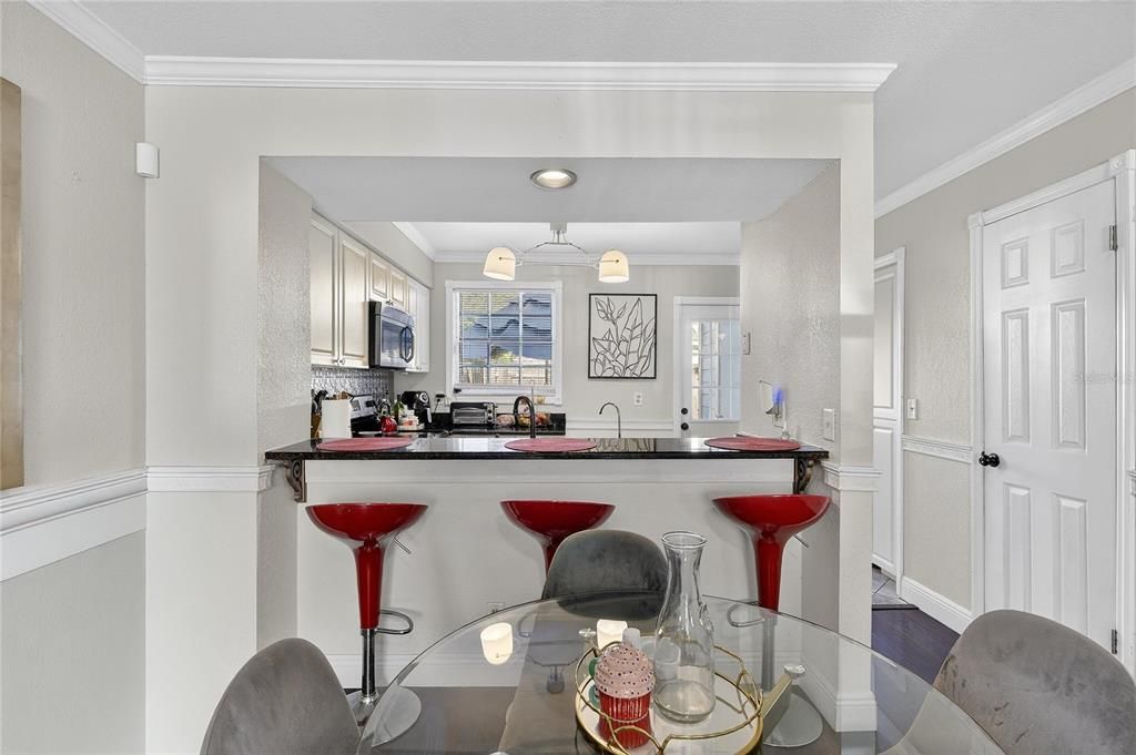 For Sale: $195,000 (2 beds, 1 baths, 896 Square Feet)