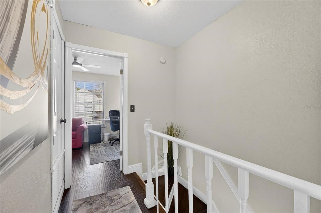 For Sale: $195,000 (2 beds, 1 baths, 896 Square Feet)