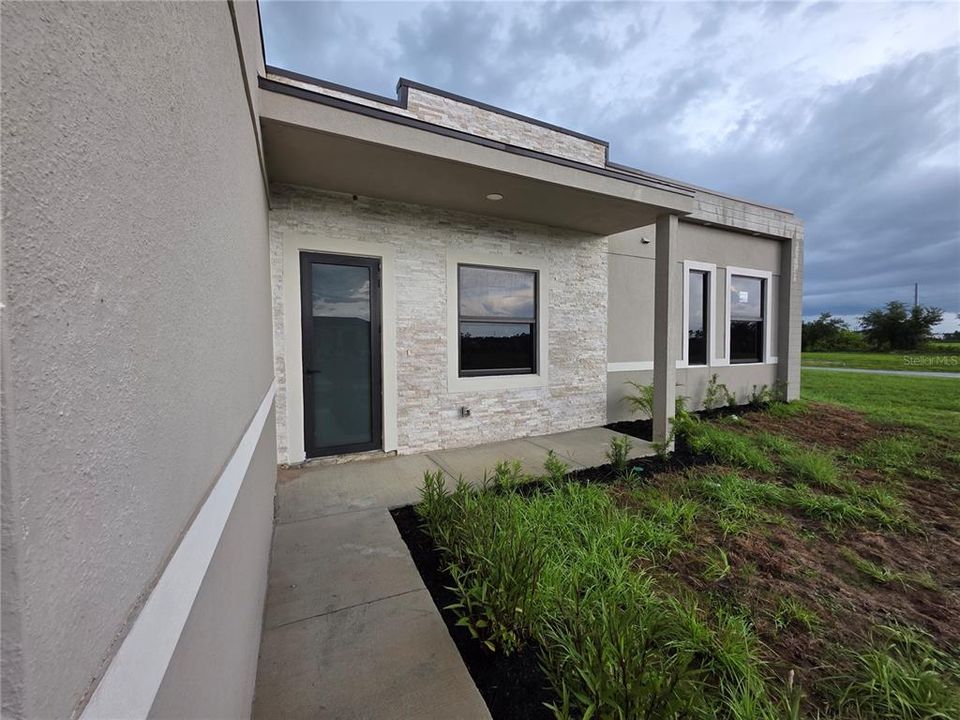 For Rent: $2,200 (3 beds, 2 baths, 1517 Square Feet)