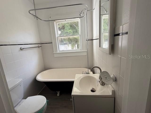 For Sale: $999,900 (4 beds, 4 baths, 2709 Square Feet)