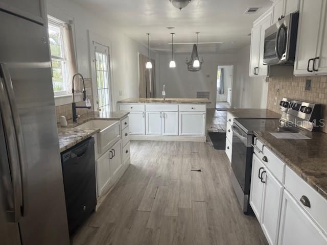 For Sale: $999,900 (4 beds, 4 baths, 2709 Square Feet)