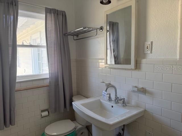 For Sale: $999,900 (4 beds, 4 baths, 2709 Square Feet)