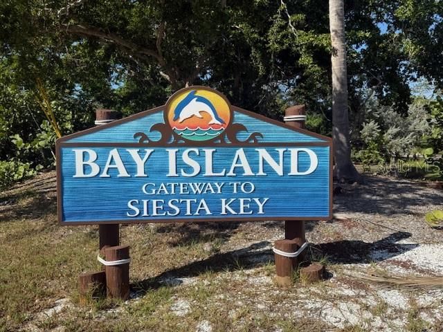 For Sale: $999,900 (4 beds, 4 baths, 2709 Square Feet)