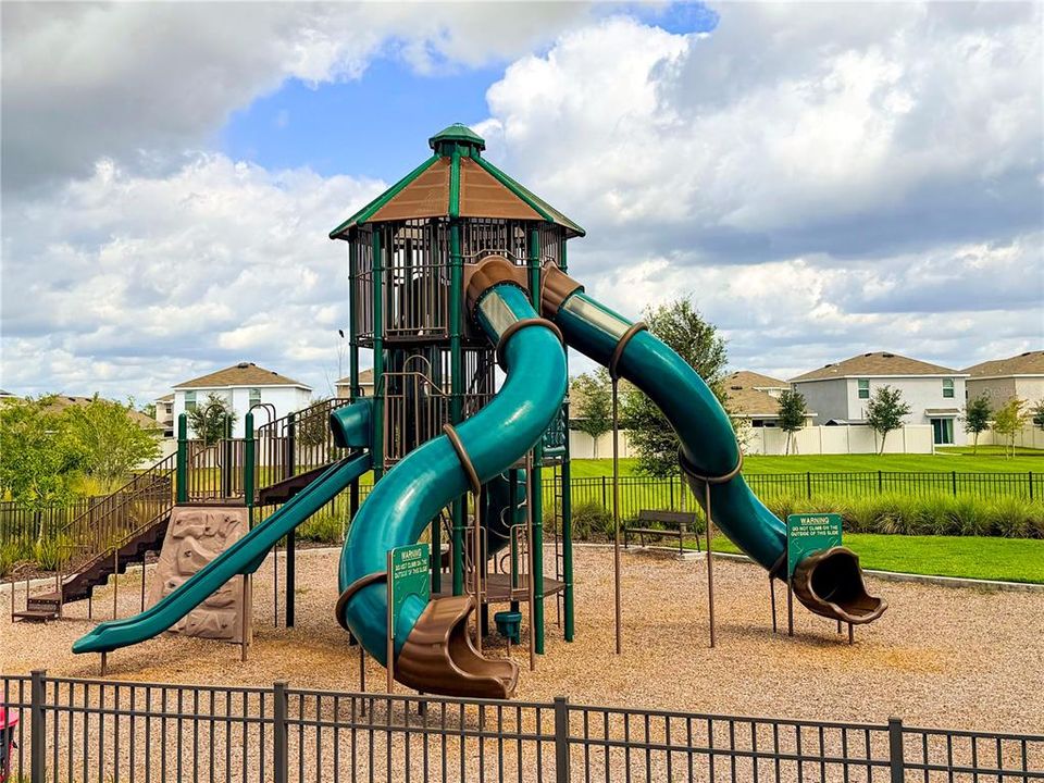 For Sale: $289,000 (3 beds, 2 baths, 1451 Square Feet)