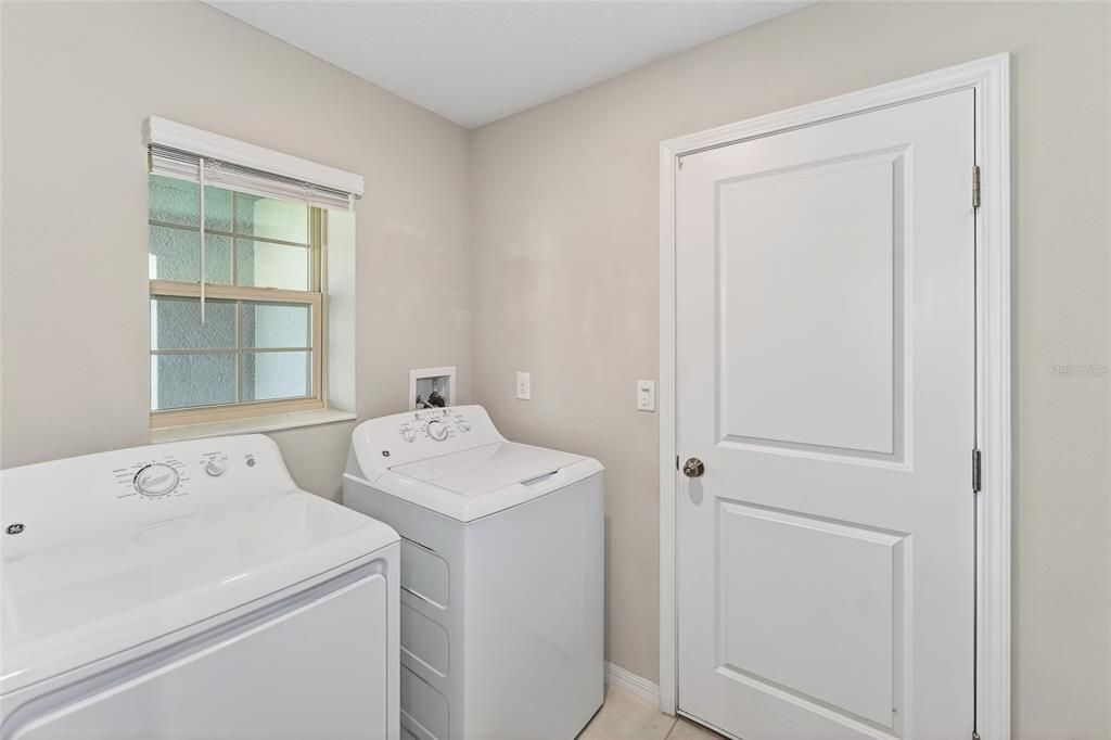 For Sale: $289,000 (3 beds, 2 baths, 1451 Square Feet)