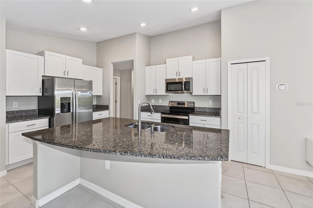 For Sale: $289,000 (3 beds, 2 baths, 1451 Square Feet)