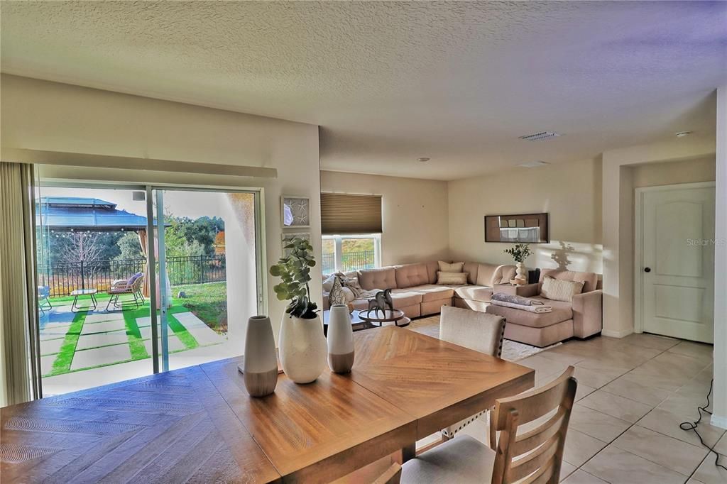 На продажу: $379,900 (4 спален, 2 ванн, 1867 Квадратных фут)