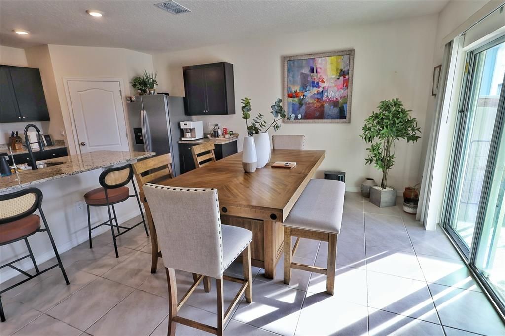 На продажу: $379,900 (4 спален, 2 ванн, 1867 Квадратных фут)