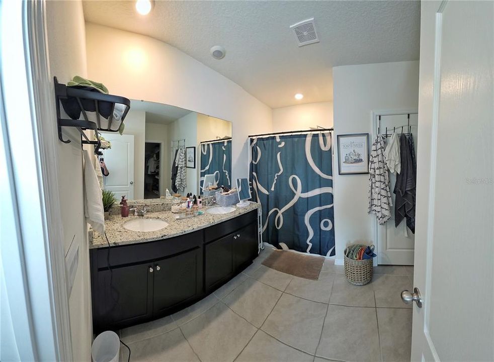 На продажу: $379,900 (4 спален, 2 ванн, 1867 Квадратных фут)