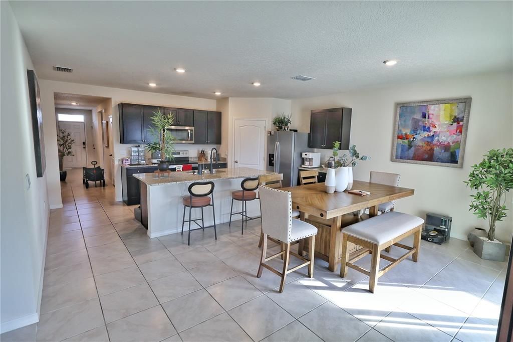 На продажу: $379,900 (4 спален, 2 ванн, 1867 Квадратных фут)