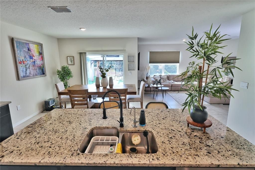 На продажу: $379,900 (4 спален, 2 ванн, 1867 Квадратных фут)