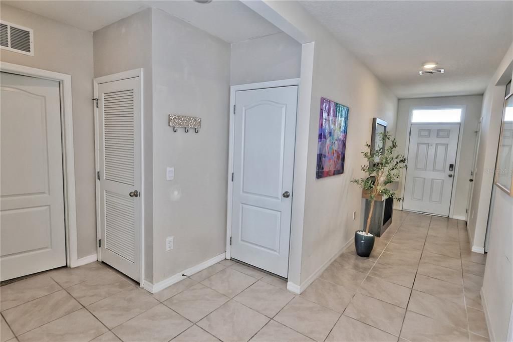 На продажу: $379,900 (4 спален, 2 ванн, 1867 Квадратных фут)