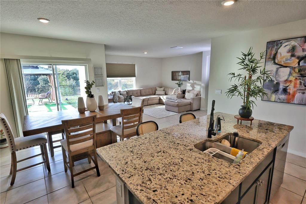 На продажу: $379,900 (4 спален, 2 ванн, 1867 Квадратных фут)