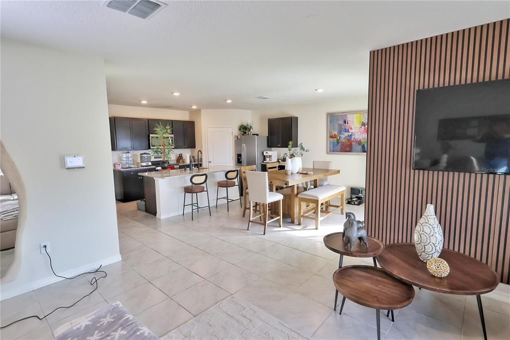 На продажу: $379,900 (4 спален, 2 ванн, 1867 Квадратных фут)