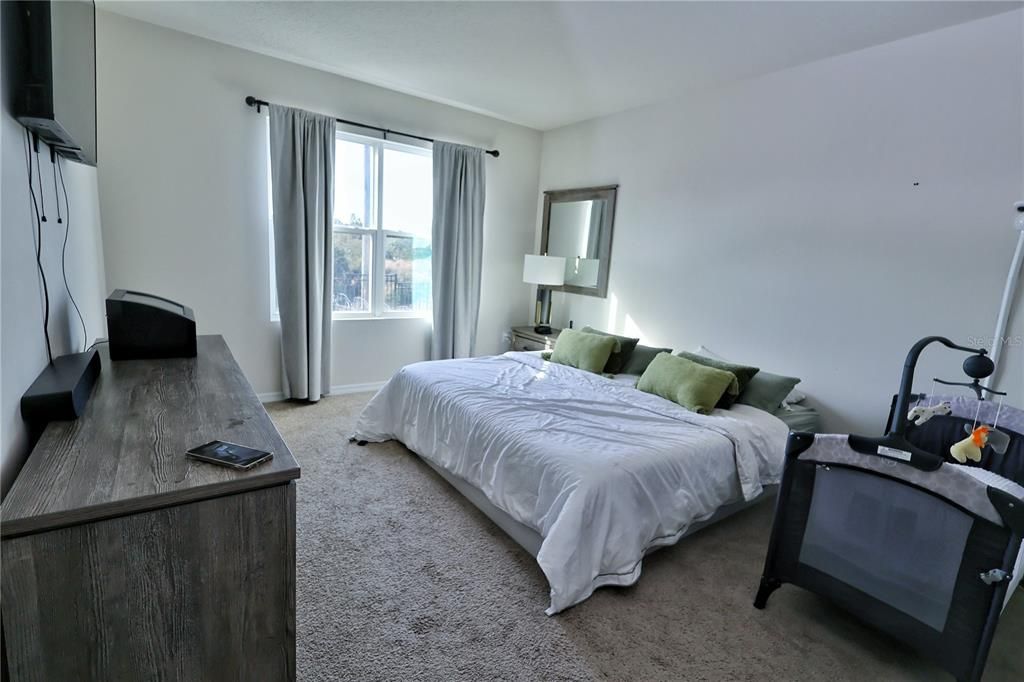 На продажу: $379,900 (4 спален, 2 ванн, 1867 Квадратных фут)