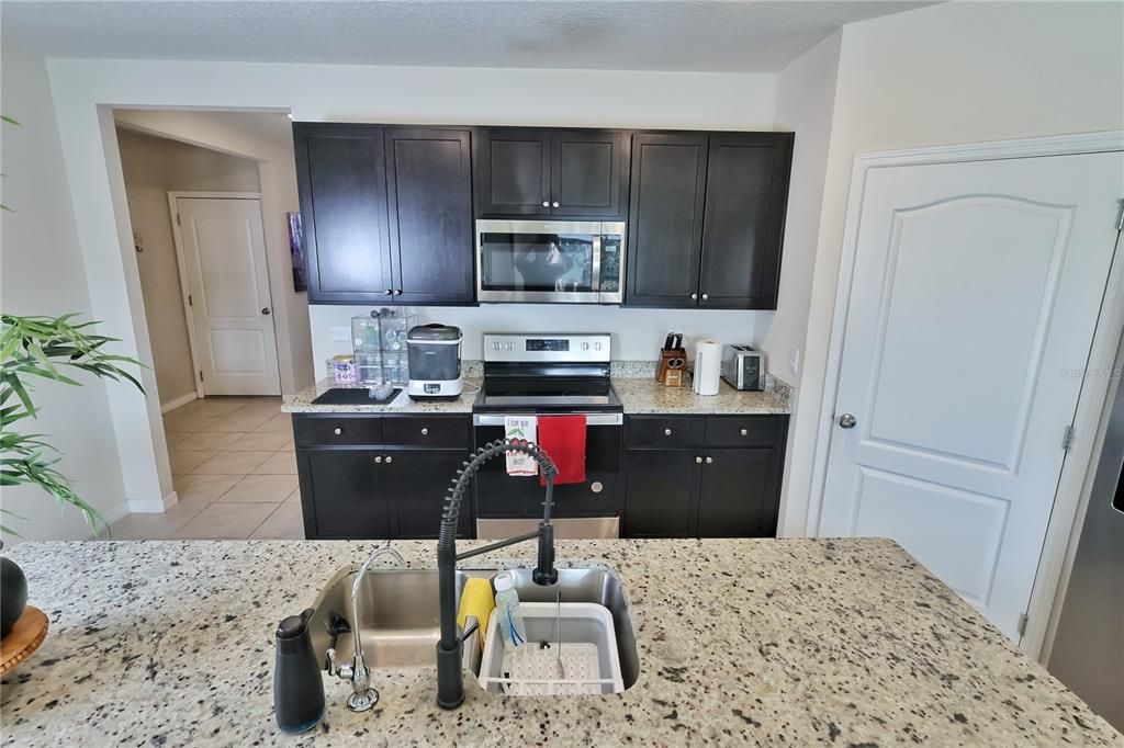 На продажу: $379,900 (4 спален, 2 ванн, 1867 Квадратных фут)