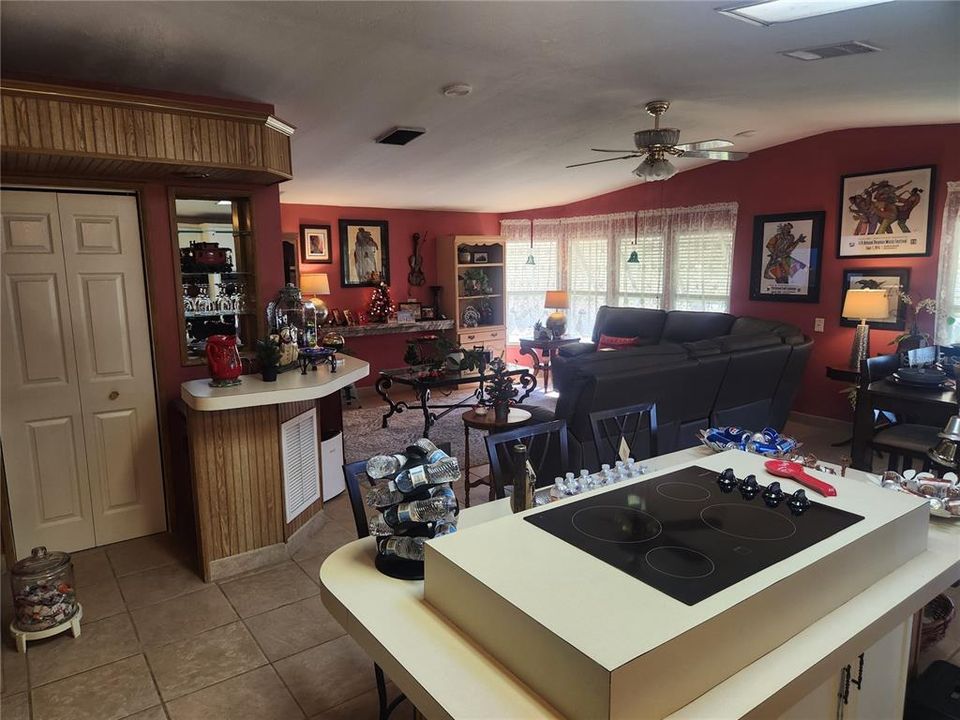 В аренду: $2,000 (2 спален, 2 ванн, 1724 Квадратных фут)