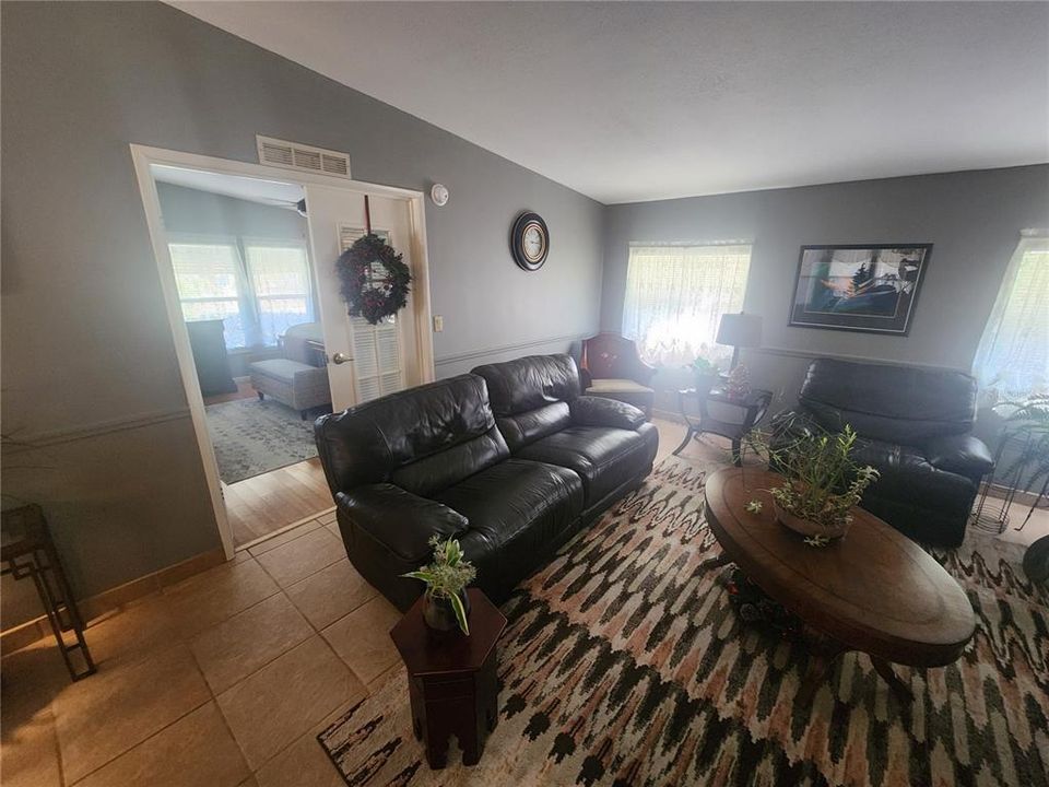 В аренду: $2,000 (2 спален, 2 ванн, 1724 Квадратных фут)