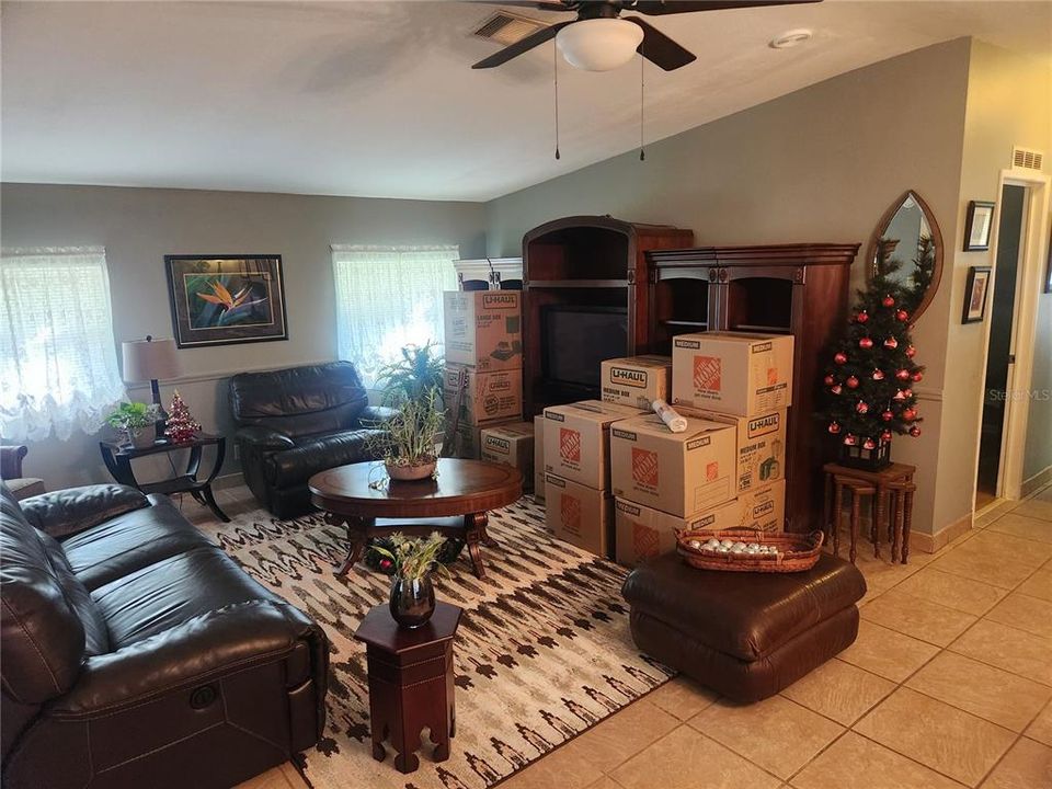 В аренду: $2,000 (2 спален, 2 ванн, 1724 Квадратных фут)