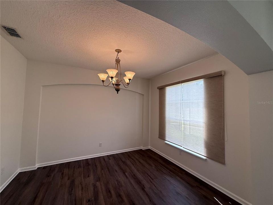 En Venta: $487,000 (5 camas, 2 baños, 3622 Pies cuadrados)