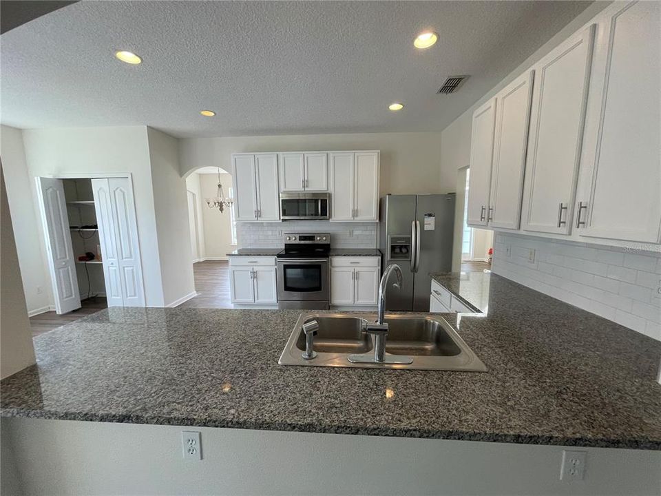 En Venta: $487,000 (5 camas, 2 baños, 3622 Pies cuadrados)