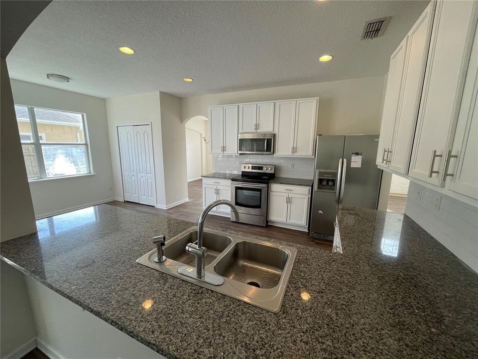 En Venta: $487,000 (5 camas, 2 baños, 3622 Pies cuadrados)