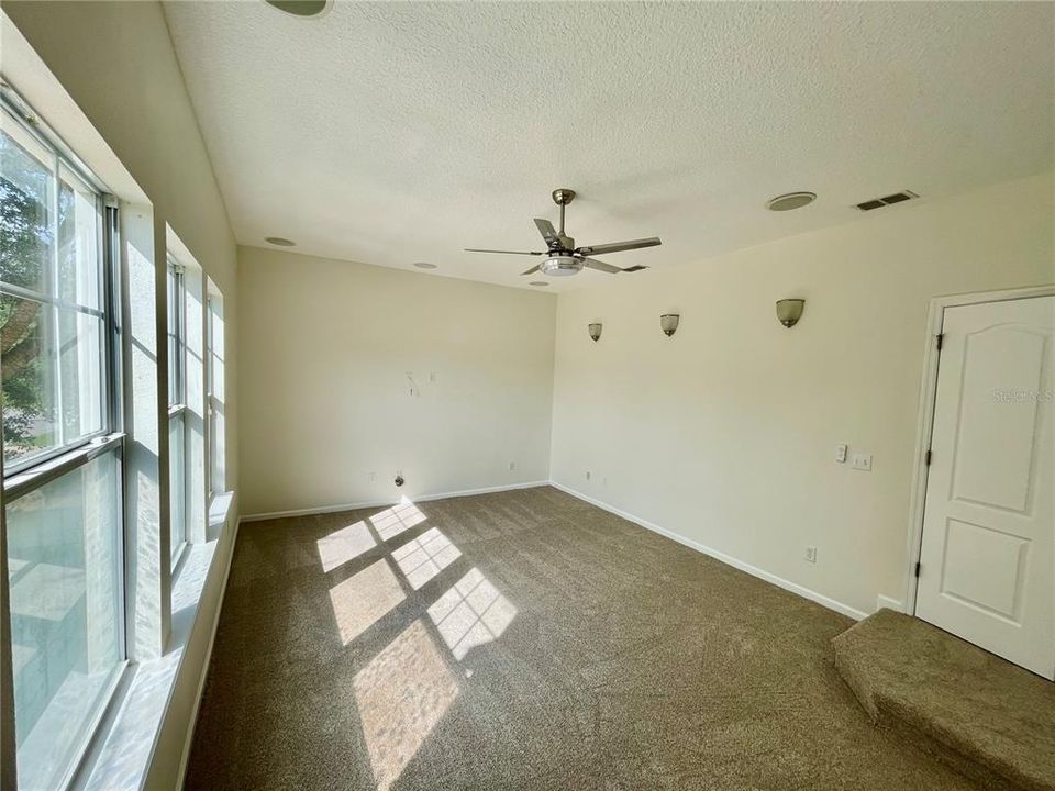 En Venta: $487,000 (5 camas, 2 baños, 3622 Pies cuadrados)