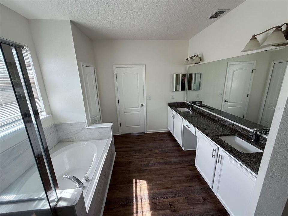 En Venta: $487,000 (5 camas, 2 baños, 3622 Pies cuadrados)