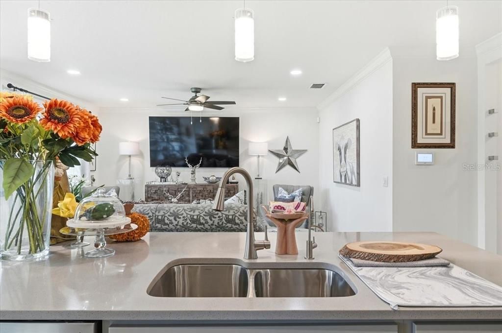 For Sale: $330,000 (3 beds, 2 baths, 1697 Square Feet)