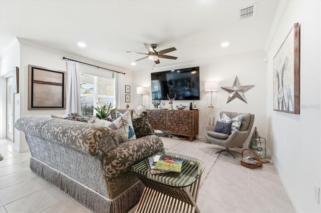 For Sale: $330,000 (3 beds, 2 baths, 1697 Square Feet)