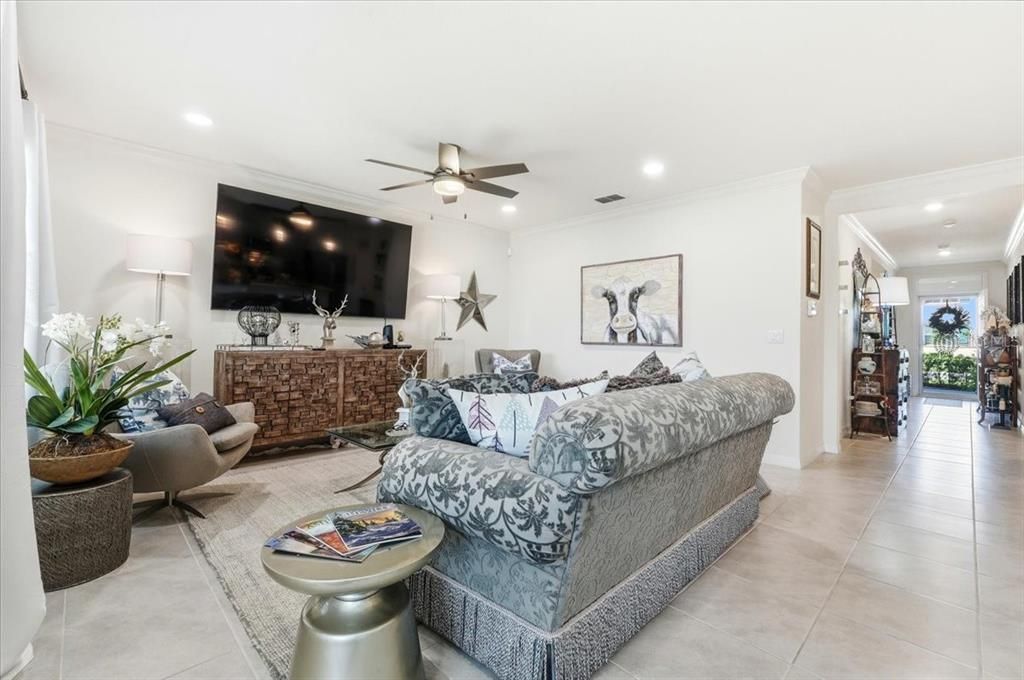 For Sale: $330,000 (3 beds, 2 baths, 1697 Square Feet)