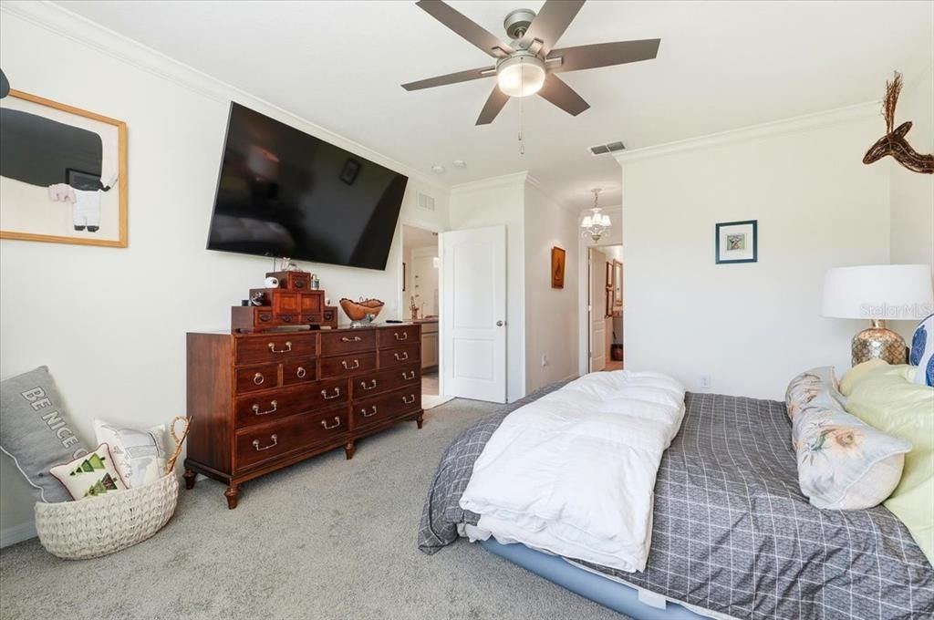 For Sale: $330,000 (3 beds, 2 baths, 1697 Square Feet)