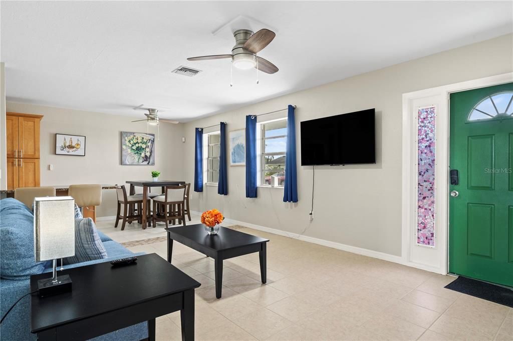 For Sale: $299,000 (4 beds, 2 baths, 1400 Square Feet)