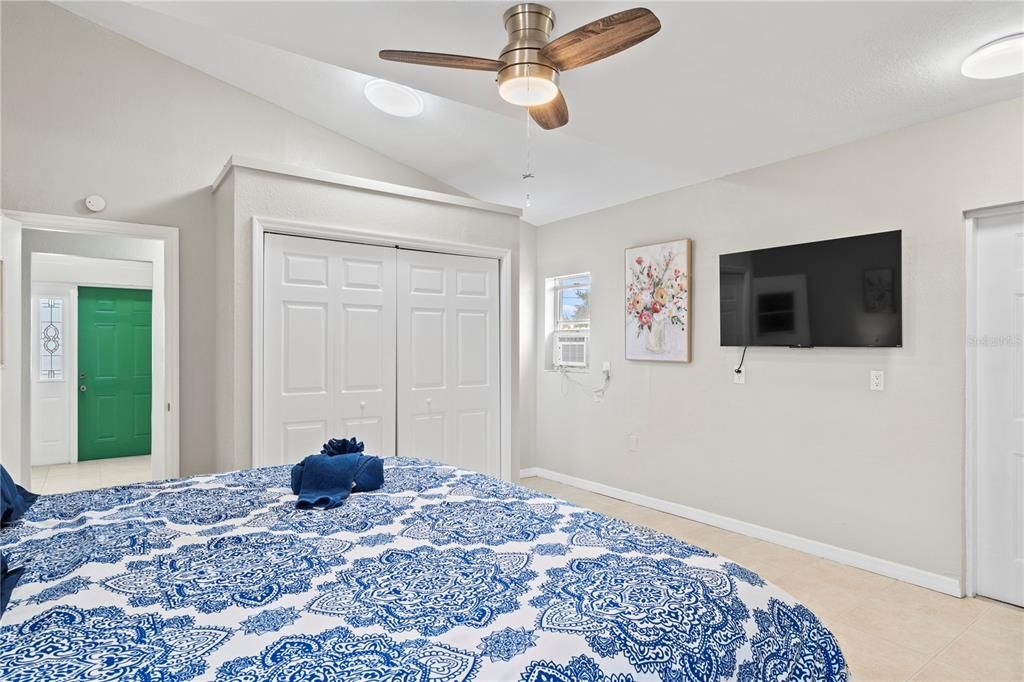 For Sale: $299,000 (4 beds, 2 baths, 1400 Square Feet)