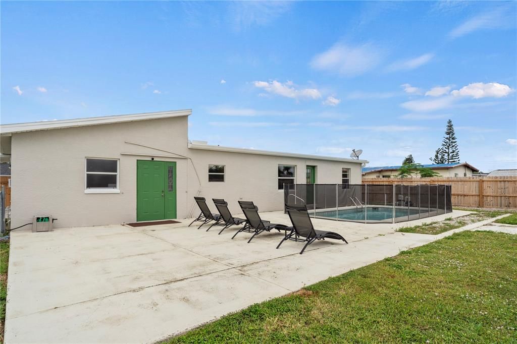 For Sale: $299,000 (4 beds, 2 baths, 1400 Square Feet)