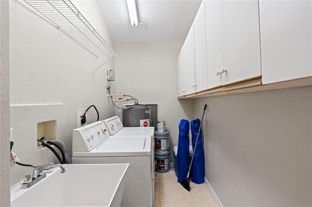 For Sale: $299,000 (4 beds, 2 baths, 1400 Square Feet)