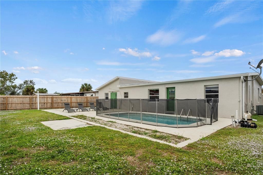 For Sale: $299,000 (4 beds, 2 baths, 1400 Square Feet)