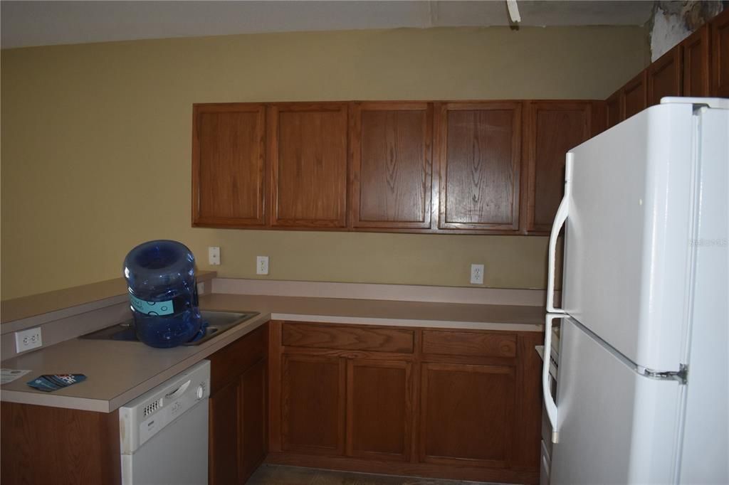 For Sale: $275,000 (3 beds, 3 baths, 1653 Square Feet)