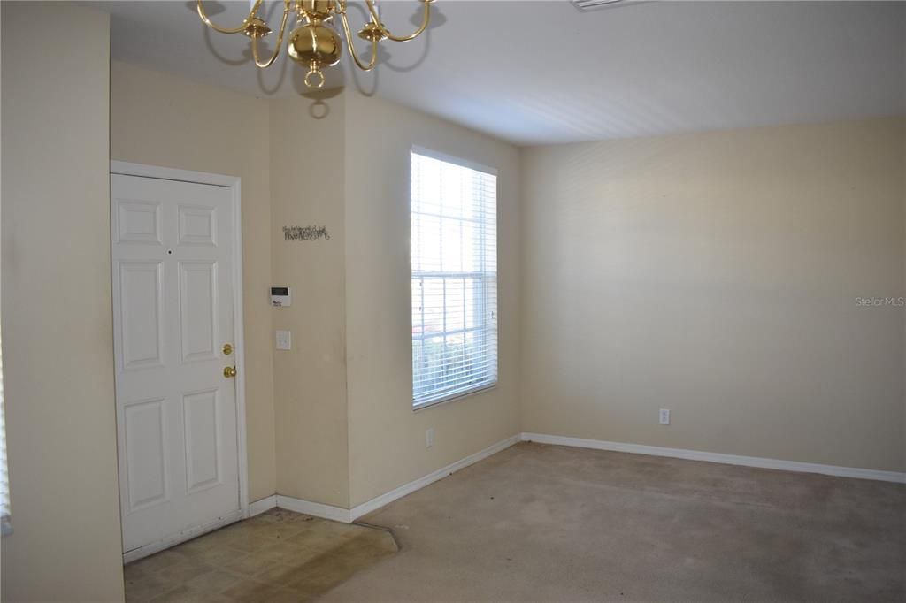 For Sale: $275,000 (3 beds, 3 baths, 1653 Square Feet)