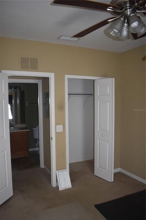 For Sale: $275,000 (3 beds, 3 baths, 1653 Square Feet)