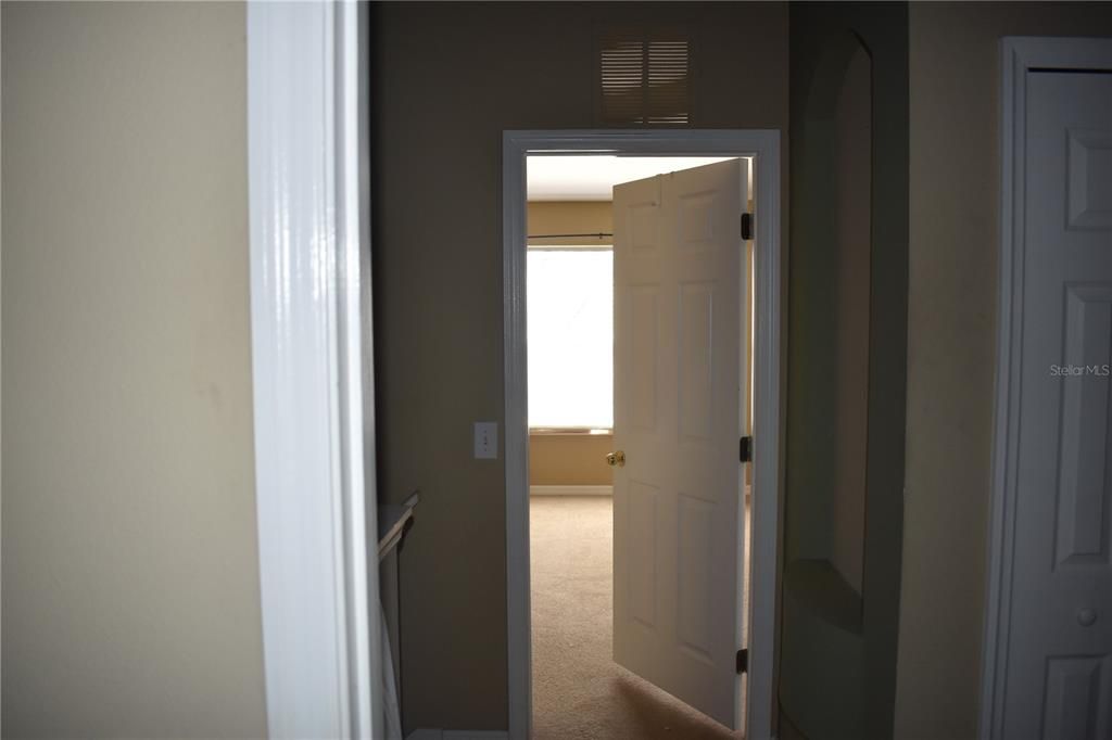 For Sale: $275,000 (3 beds, 3 baths, 1653 Square Feet)