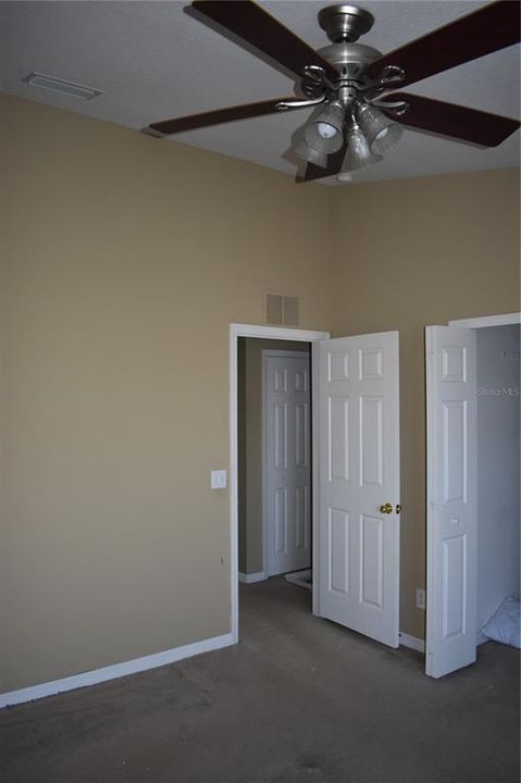 For Sale: $275,000 (3 beds, 3 baths, 1653 Square Feet)