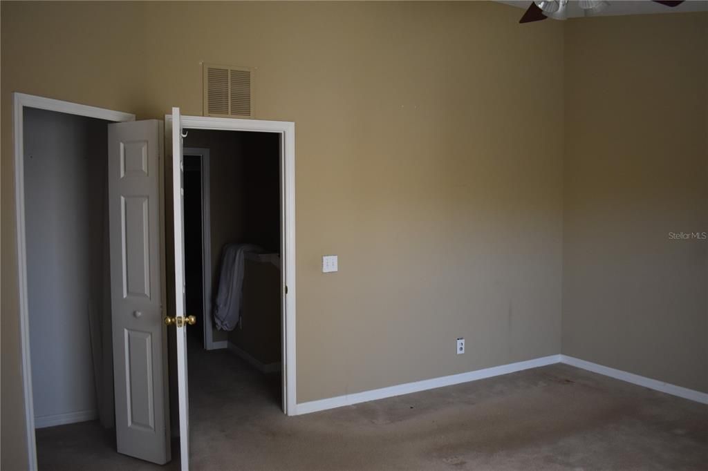 For Sale: $275,000 (3 beds, 3 baths, 1653 Square Feet)