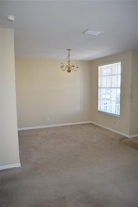 For Sale: $275,000 (3 beds, 3 baths, 1653 Square Feet)