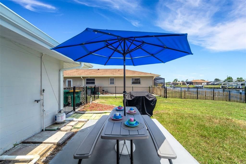 For Sale: $399,000 (3 beds, 2 baths, 1095 Square Feet)