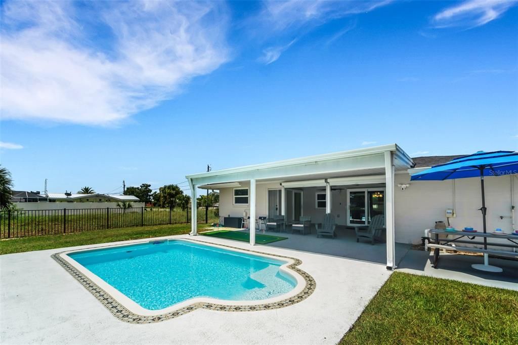 For Sale: $399,000 (3 beds, 2 baths, 1095 Square Feet)