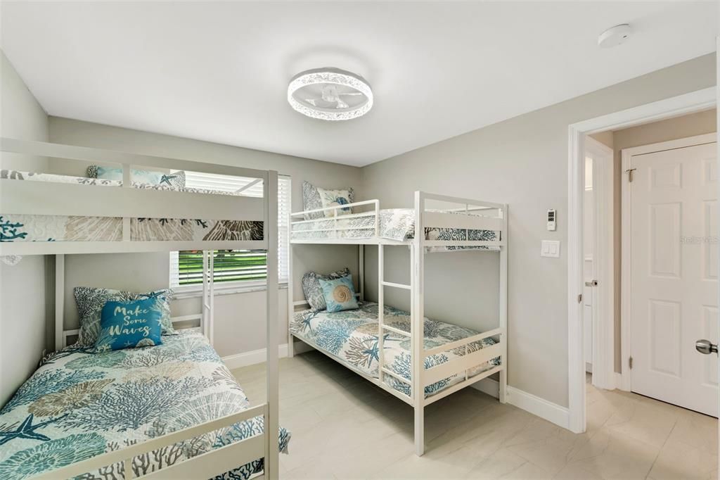 For Sale: $399,000 (3 beds, 2 baths, 1095 Square Feet)