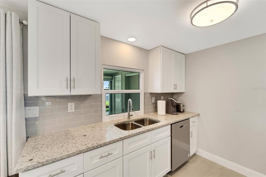 For Sale: $399,000 (3 beds, 2 baths, 1095 Square Feet)